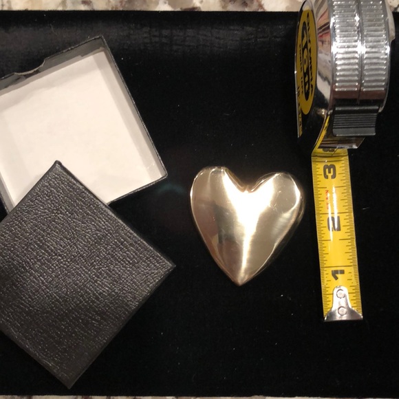 Heart shaped new paperweight with gift box - Picture 2 of 6